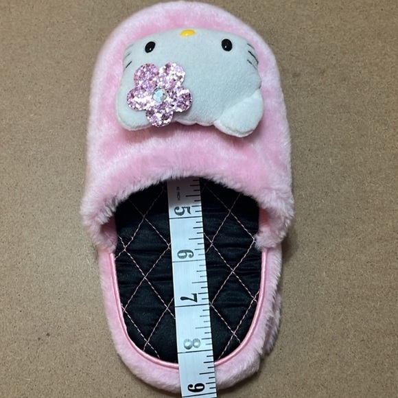 SANRIO VINTAGE HELLO KITTY PINK PLUSH SLIPPERS - Picture 3 of 4